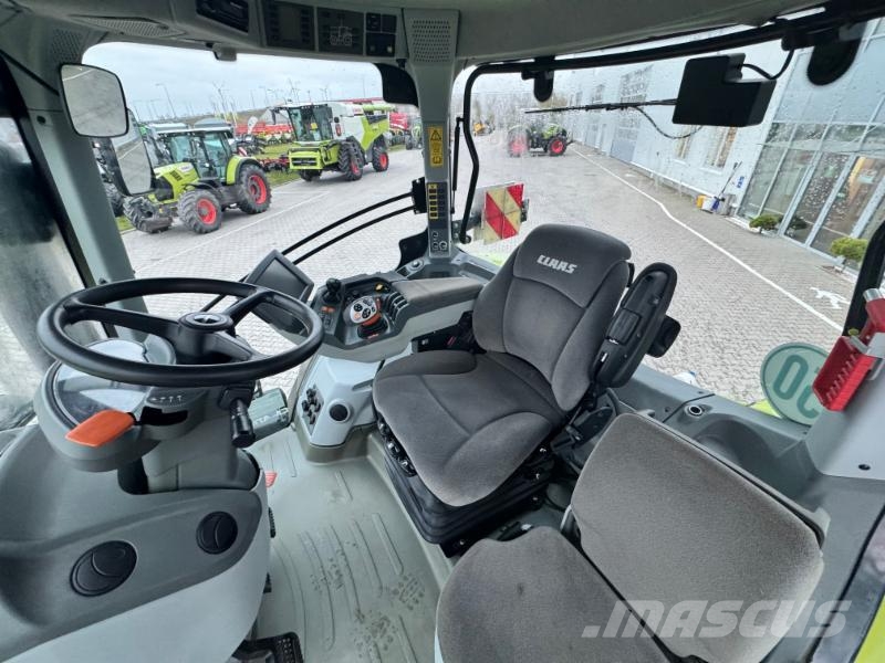 CLAAS AXION 920 Traktori