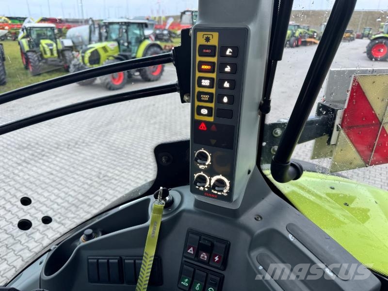 CLAAS AXION 920 Tractors