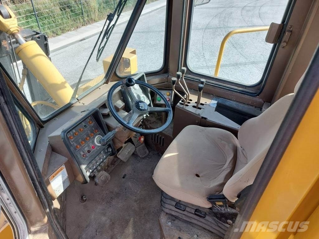 CAT 988 B 轮式装载机