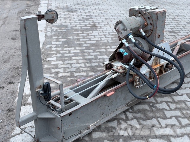 Bauer drilling mast with drilling head 2600 kg mase Sondaj ekipmanı aksesuarları ve yedek parçaları