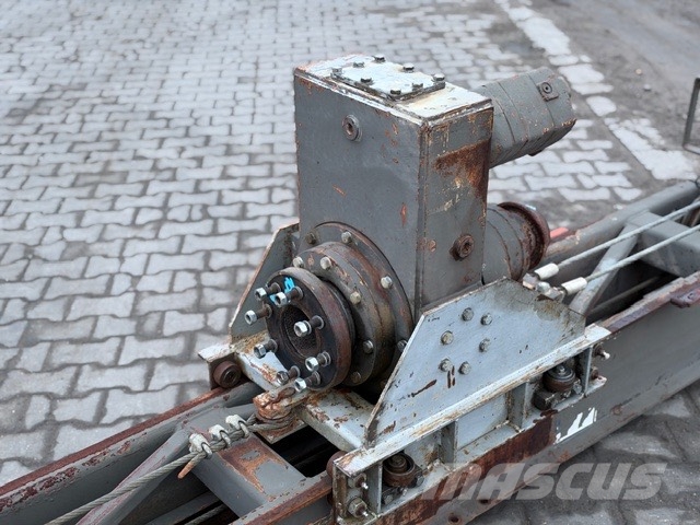 Bauer drilling mast with drilling head 2600 kg mase Sondaj ekipmanı aksesuarları ve yedek parçaları