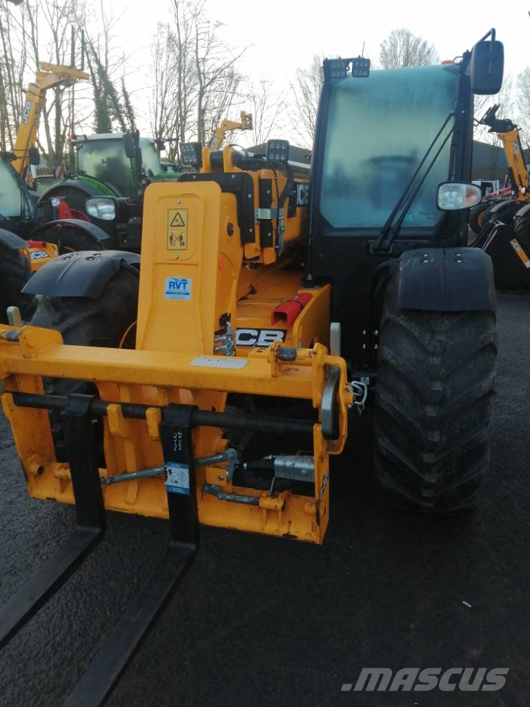 JCB 542-100 AGRI XTRA معدات مناولة لأغراض الزراعة