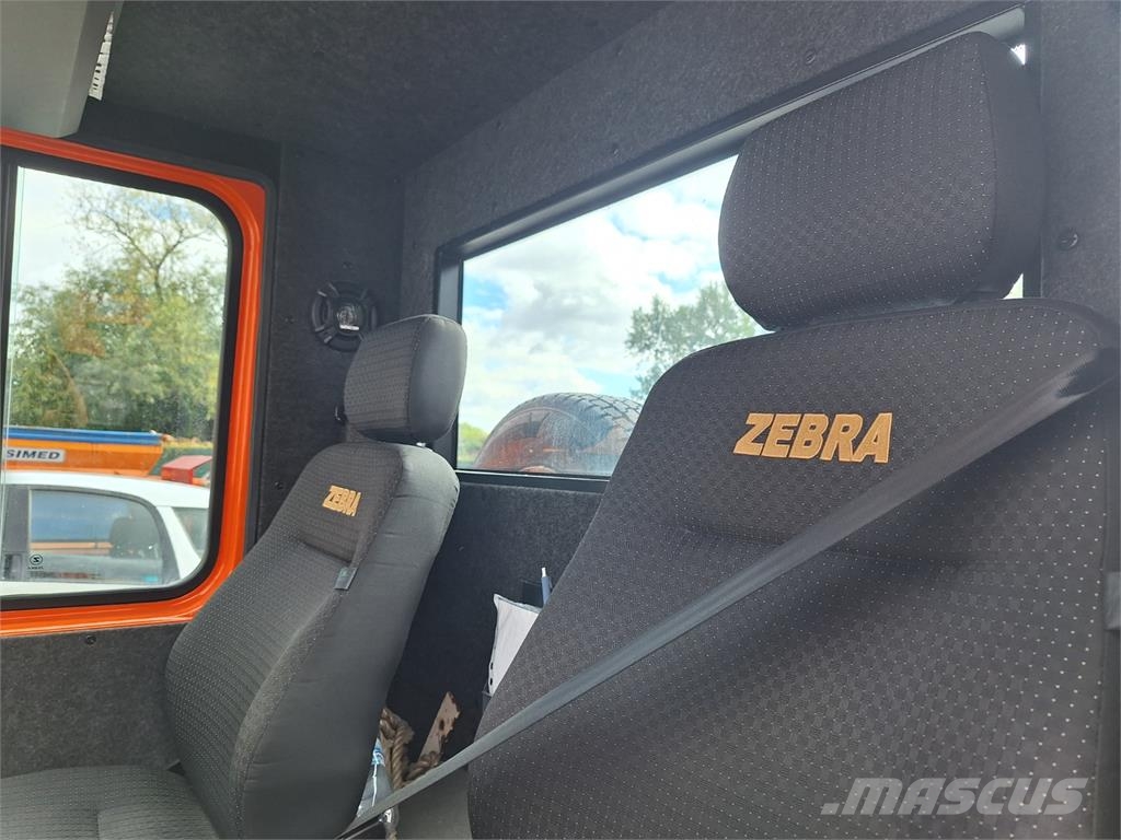 ZEBRA CAR 4X4 + CHARVÁT CTS 03-23-K Stavebnictví - ostatní