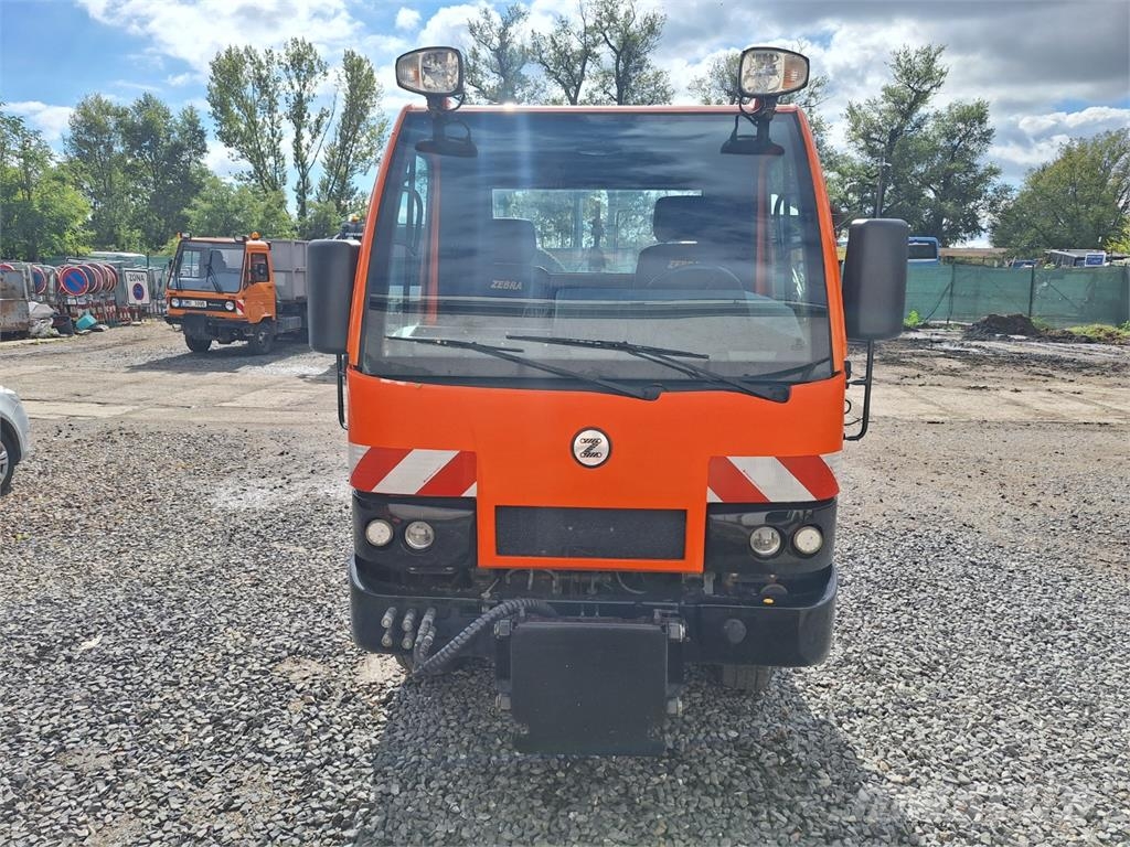 ZEBRA CAR 4X4 + CHARVÁT CTS 03-23-K Stavebnictví - ostatní