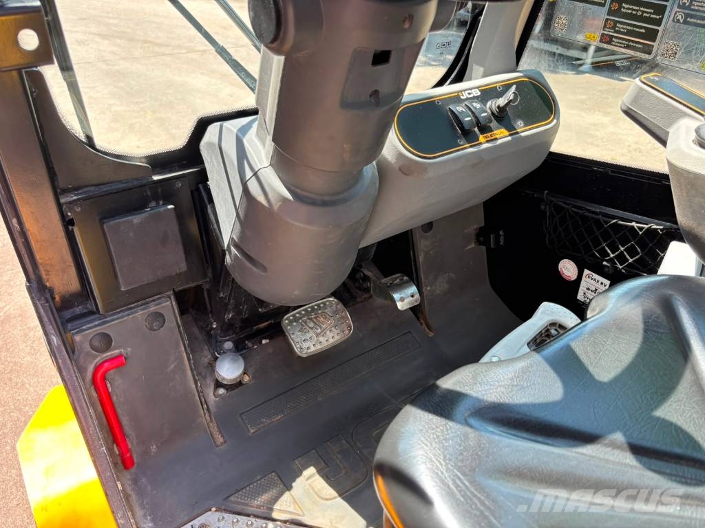 JCB TLT 35-26 4x4 شاحنات الديزل
