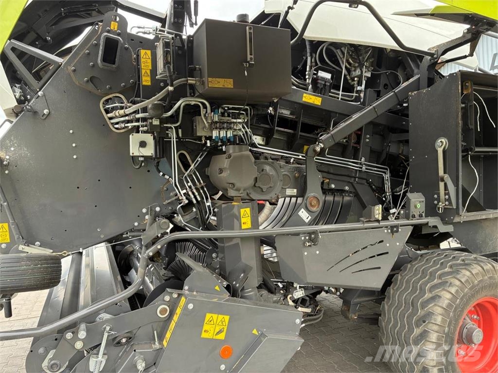 CLAAS Quadrant 5200 EVOLUTION FC Tandem Square balers