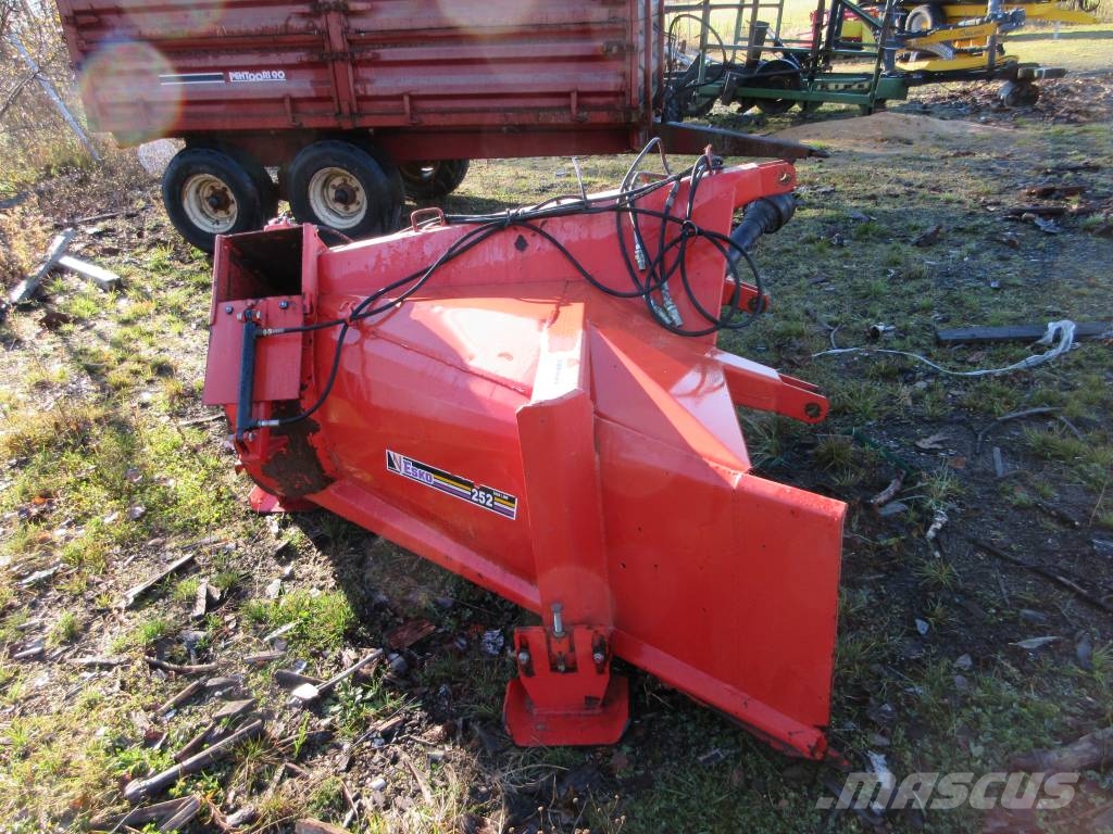 Esko 252 Lumilinko hydr.luukut+nivelakseli Kar püskürtücüler