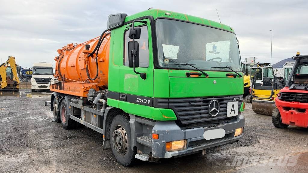 Mercedes-Benz ACTROS 2531 6x2 vaccum truck - lifting axle Kamioni za otpad