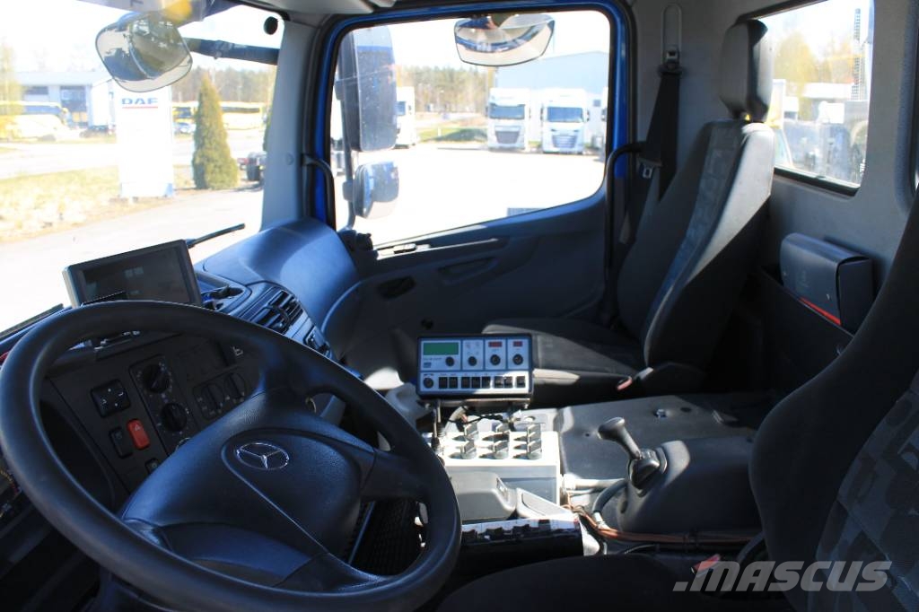 Mercedes-Benz Atego 1524  4x4 Camiones polibrazo