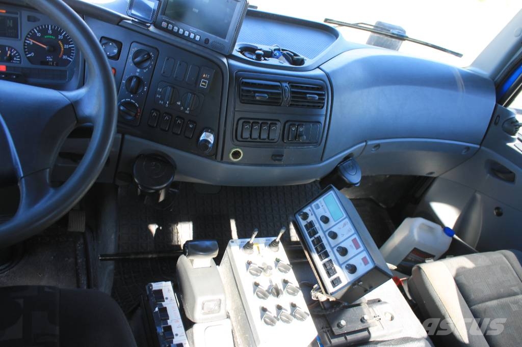 Mercedes-Benz Atego 1524  4x4 Camiones polibrazo