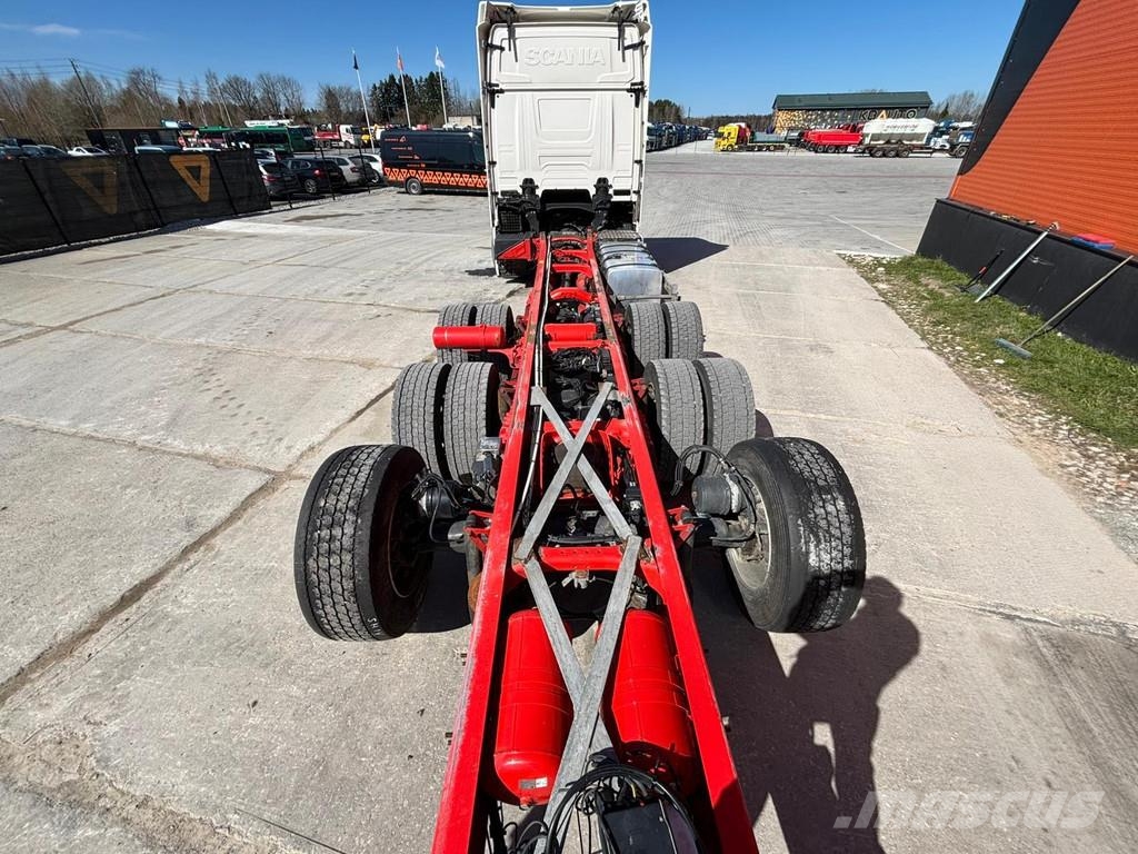 Scania R 540 8x4*4 9 TON FRONT AXLE / RETARDER / CHASSIS Camiones con chasís y cabina