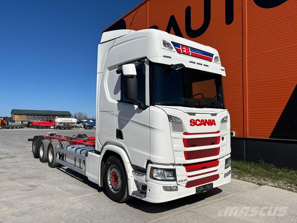 Scania R 540 8x4*4 9 TON FRONT AXLE / RETARDER / CHASSIS Camiones con chasís y cabina