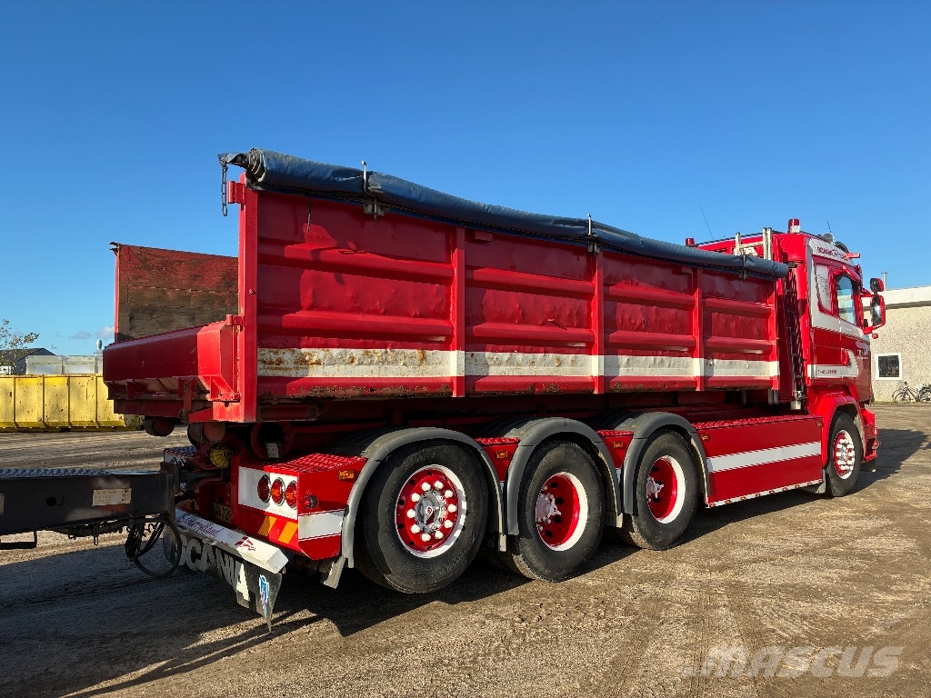 Scania R 580 8x4 Rol kiper kamioni sa kukom za podizanje tereta