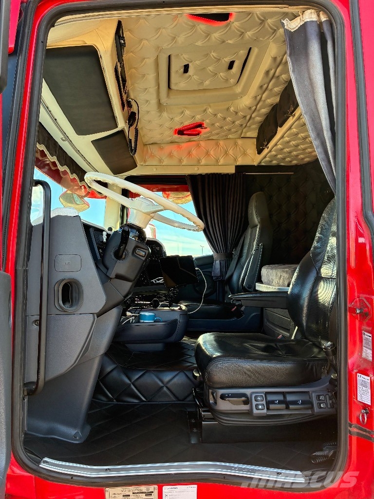 Scania R 580 8x4 Rol kiper kamioni sa kukom za podizanje tereta