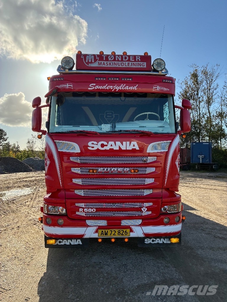 Scania R 580 8x4 Rol kiper kamioni sa kukom za podizanje tereta