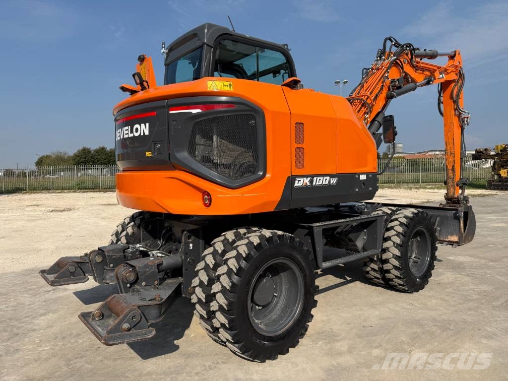 Develon DX 100 W-7 Lastik tekerli ekskavatörler