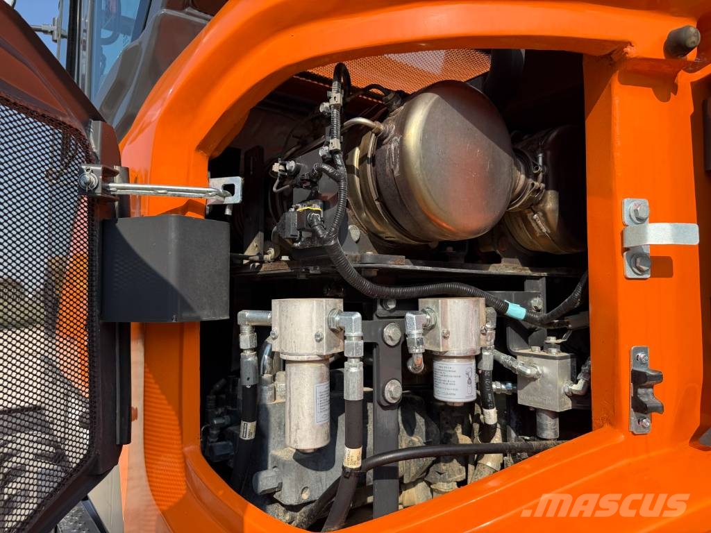 Develon DX 100 W-7 Lastik tekerli ekskavatörler