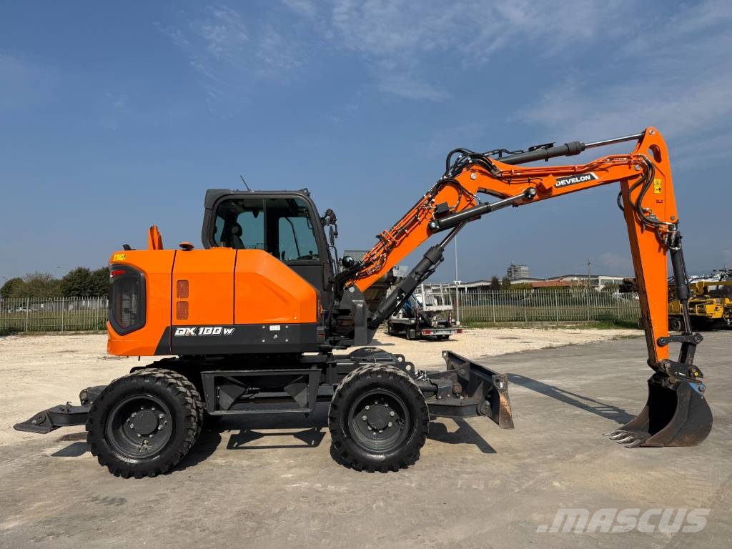 Develon DX 100 W-7 Lastik tekerli ekskavatörler