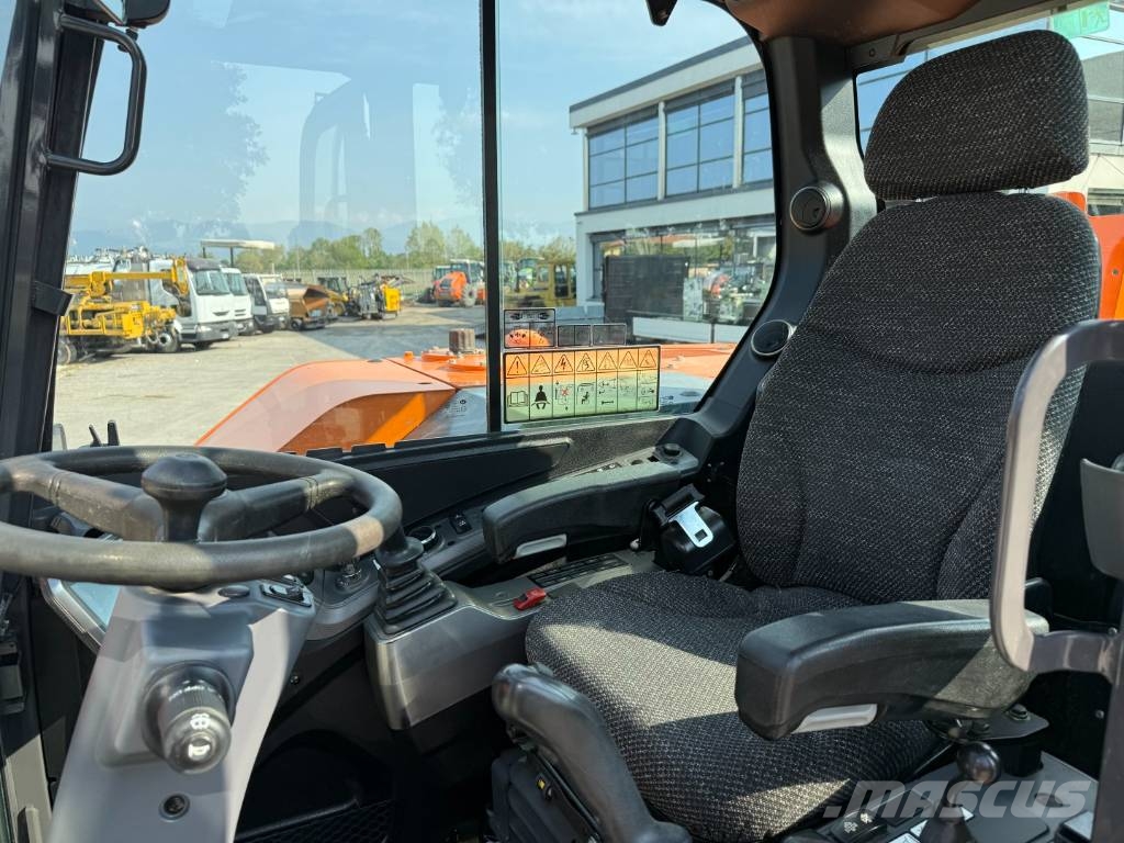 Develon DX 100 W-7 Lastik tekerli ekskavatörler
