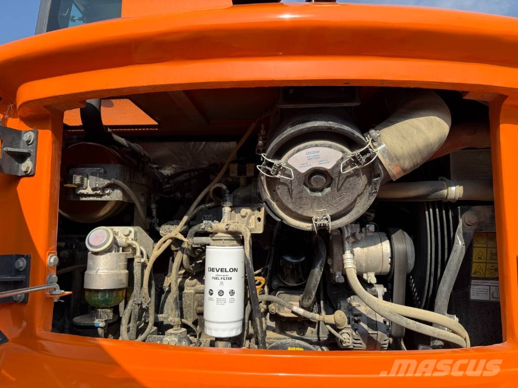 Develon DX 100 W-7 Lastik tekerli ekskavatörler