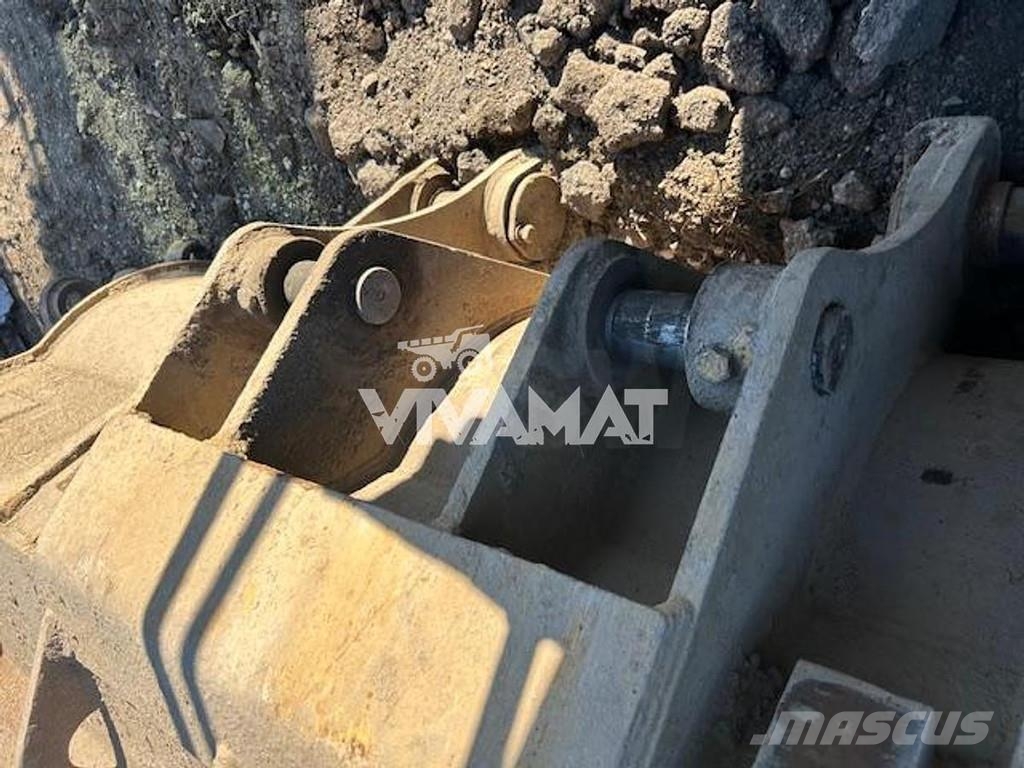 CAT 973D Buckets
