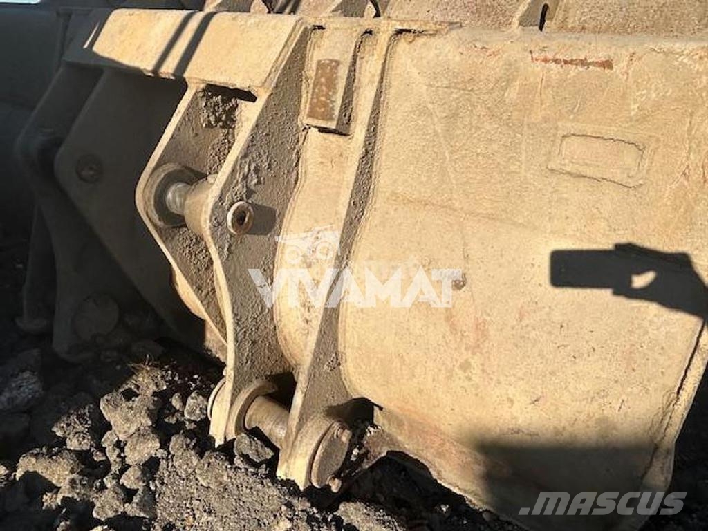 CAT 973D Buckets
