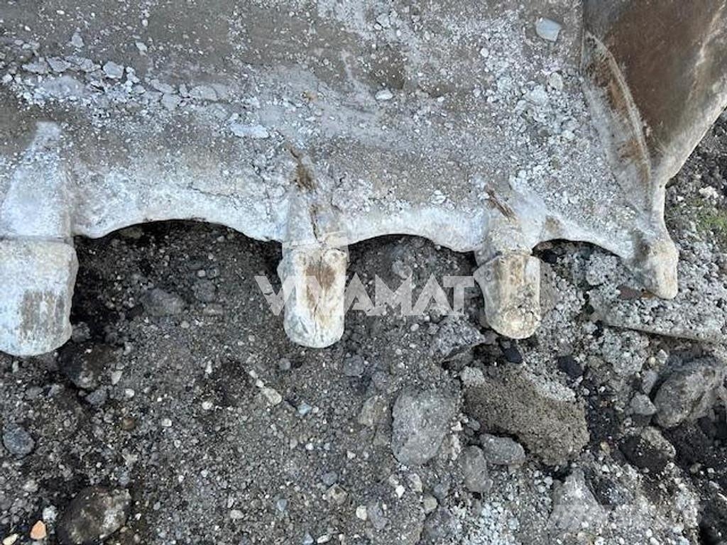 CAT 973D Buckets
