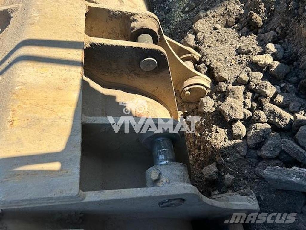 CAT 973D Buckets