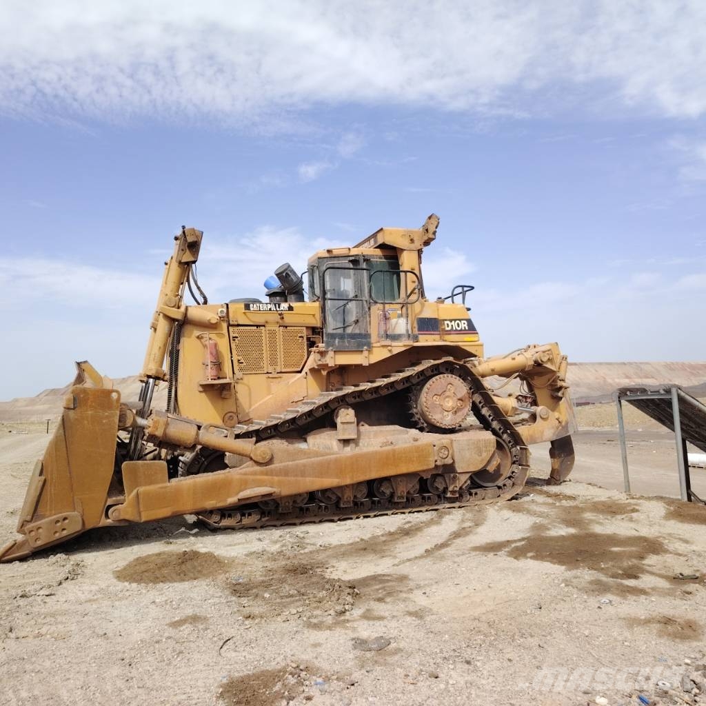 CAT CAT D10R بلدوزرات مجنزرة