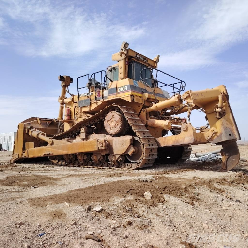 CAT CAT D10R بلدوزرات مجنزرة