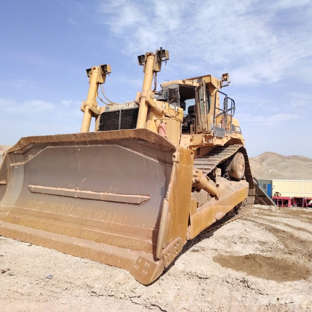 CAT CAT D10R بلدوزرات مجنزرة
