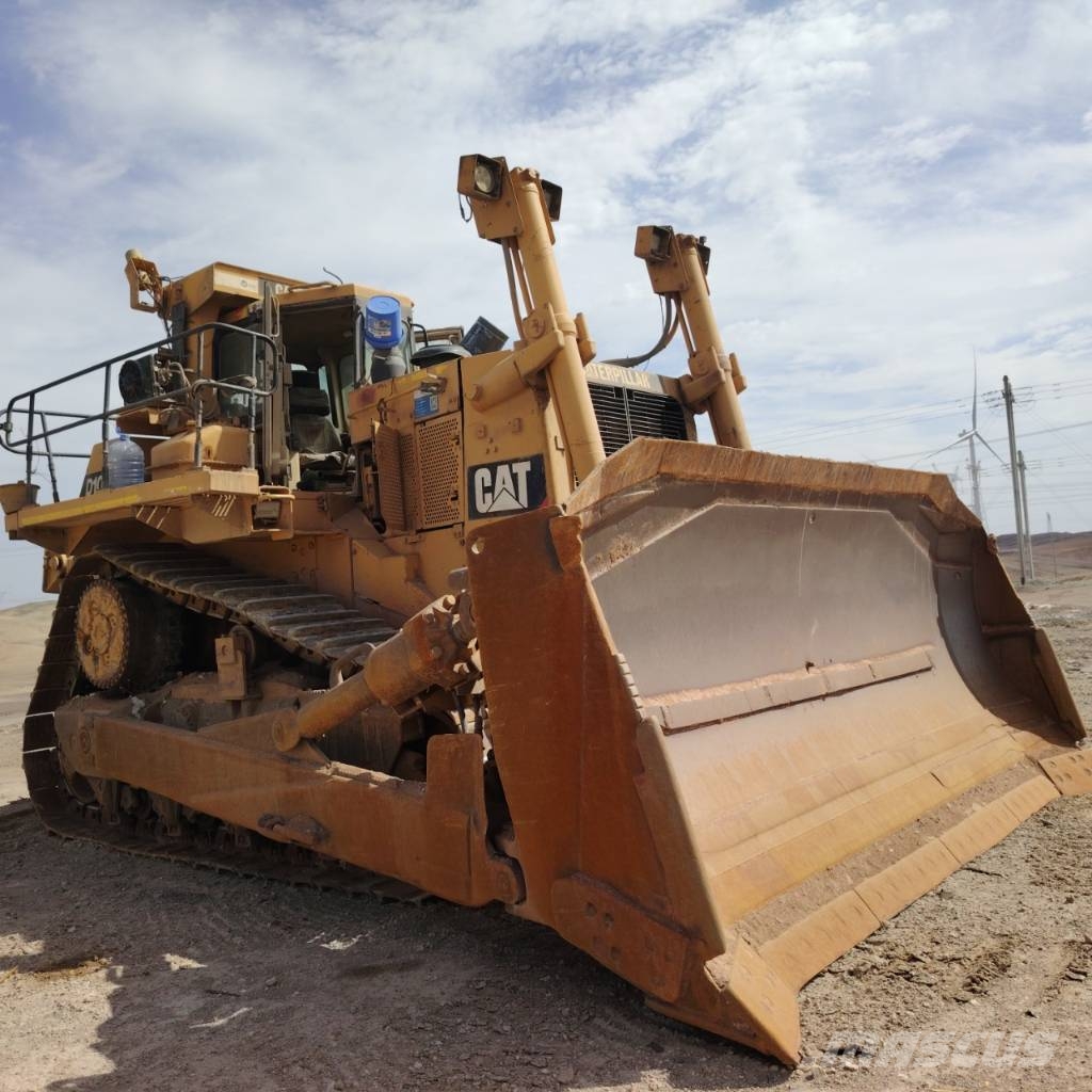 CAT CAT D10R بلدوزرات مجنزرة