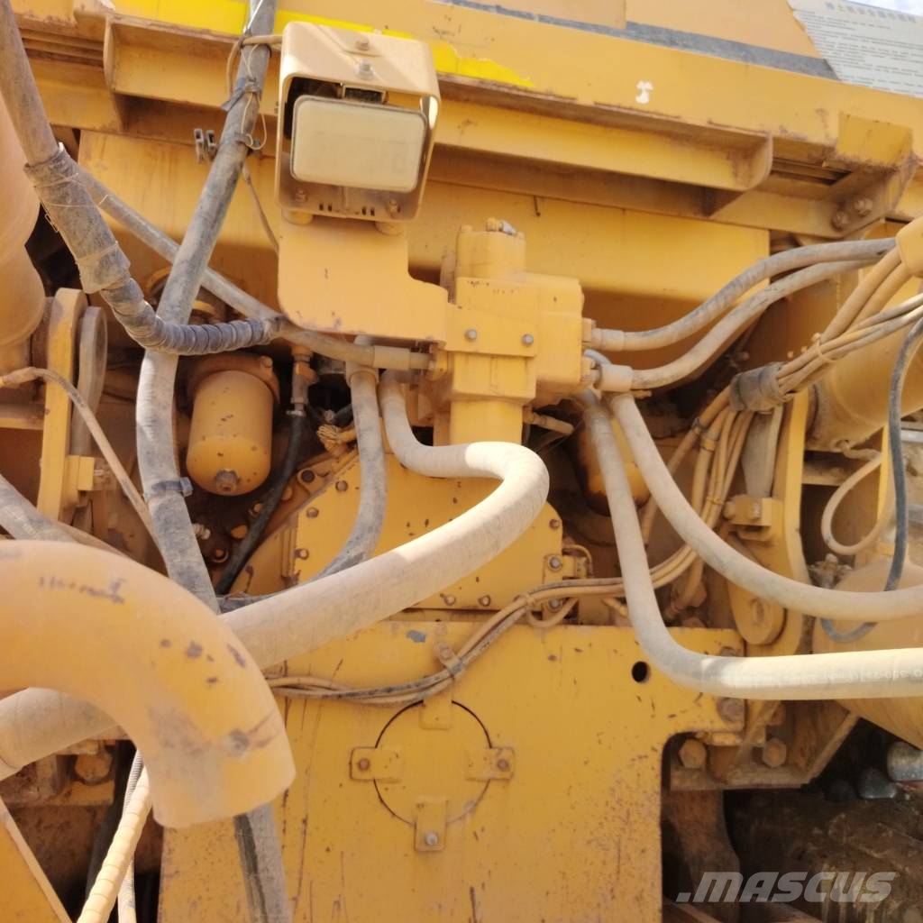 CAT CAT D10R بلدوزرات مجنزرة