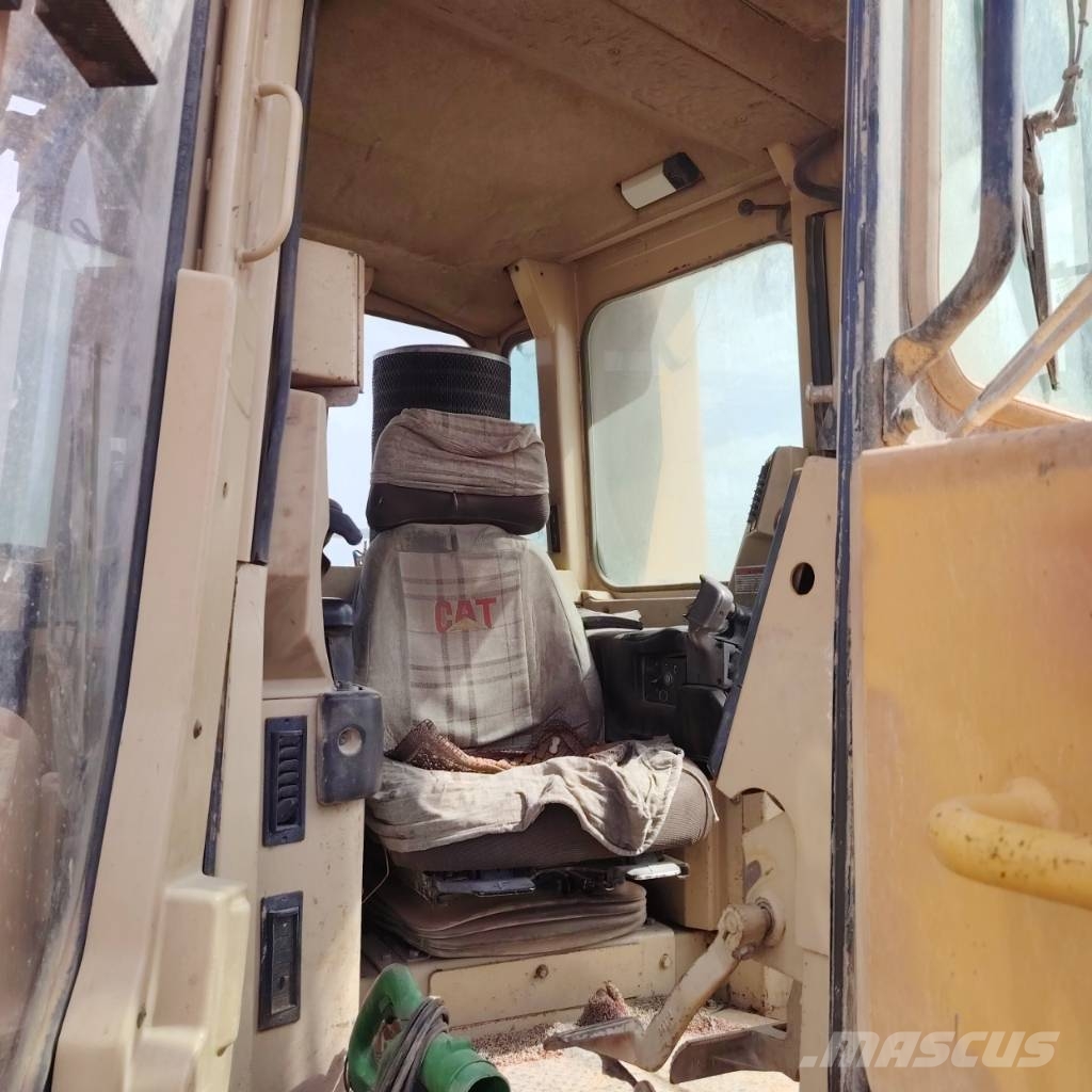 CAT CAT D10R بلدوزرات مجنزرة