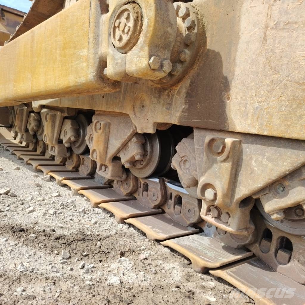 CAT CAT D10R بلدوزرات مجنزرة