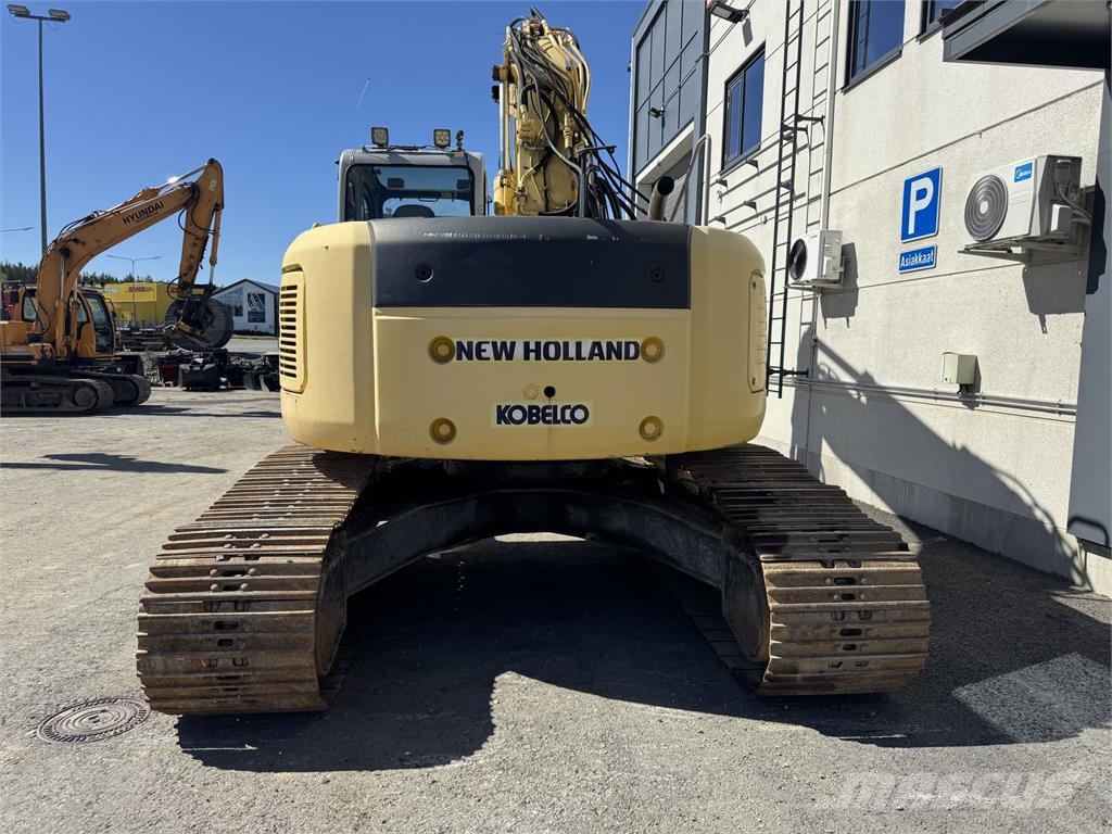 New Holland E235SRLC حفارات زحافة