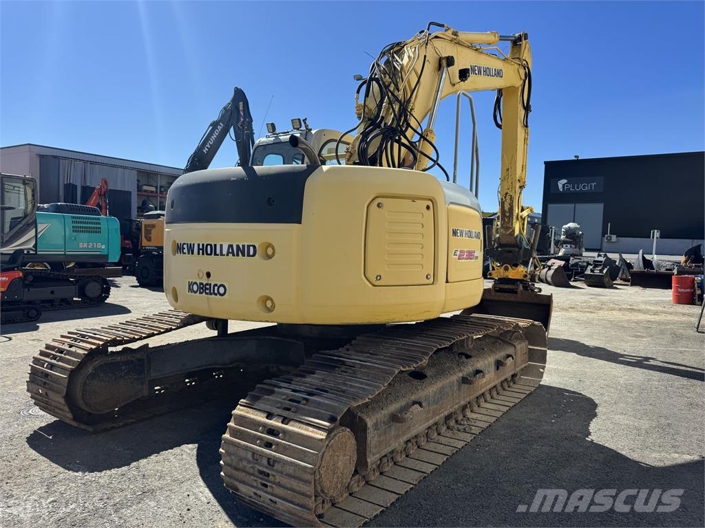New Holland E235SRLC حفارات زحافة