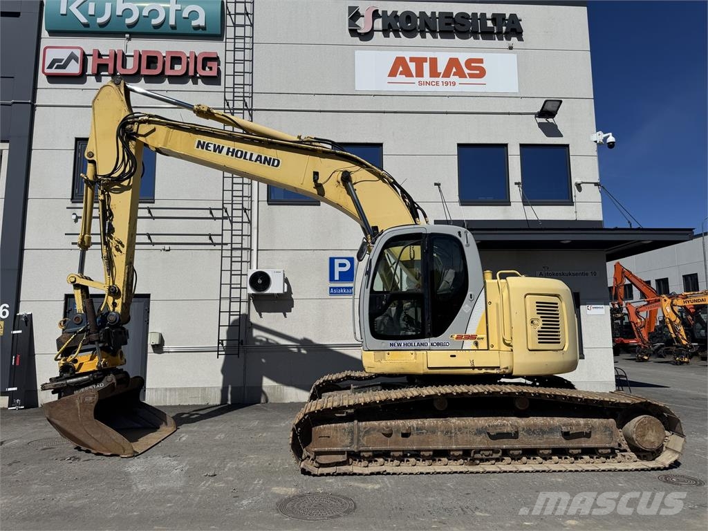 New Holland E235SRLC حفارات زحافة