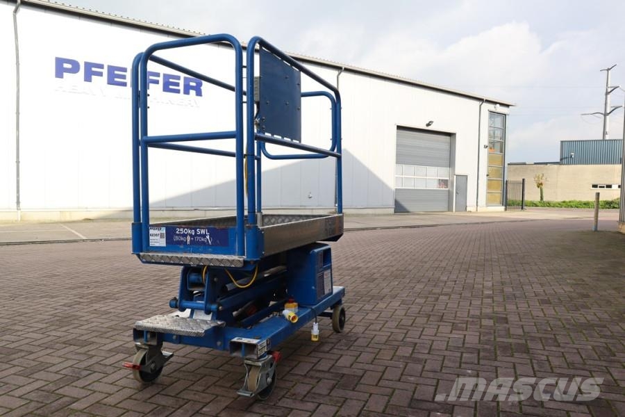 JLG Power Tower Electric, 5.10m Working Height, 250kg Plataformas con brazo de elevación manual