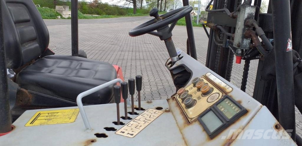  Wózek widłowy podwieszany PALFINGER F3-153 شاحنات الديزل