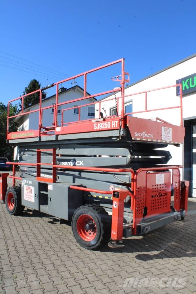 SkyJack SJ 9250 RT Škaraste platforme