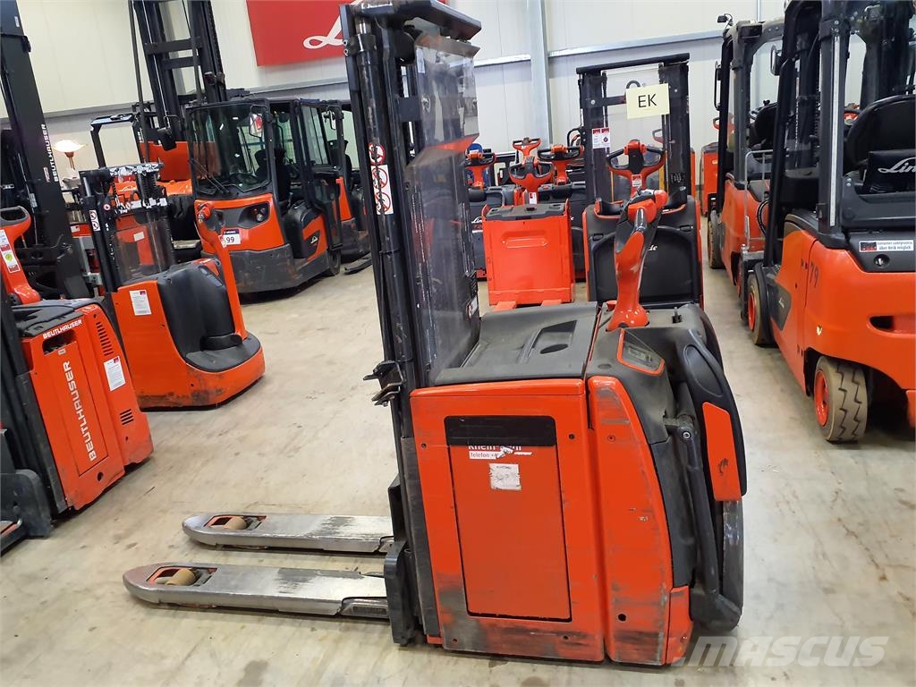 Linde D12AP شاحنات مناولة ذاتية الدفع