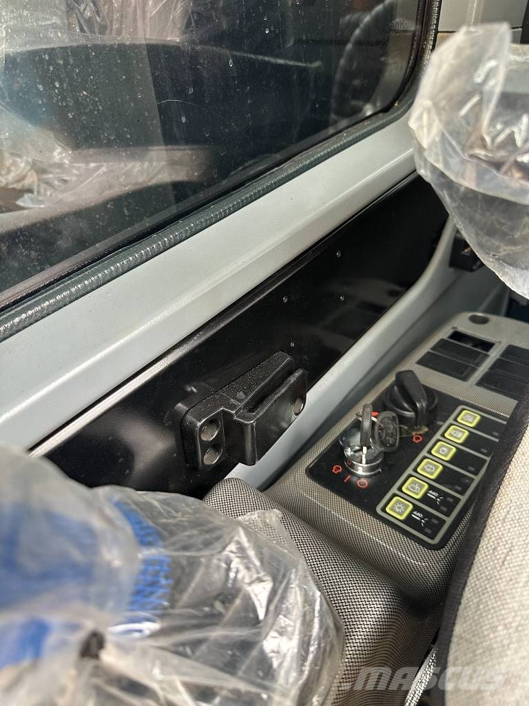 Hyundai HX 220 Bageri guseničari
