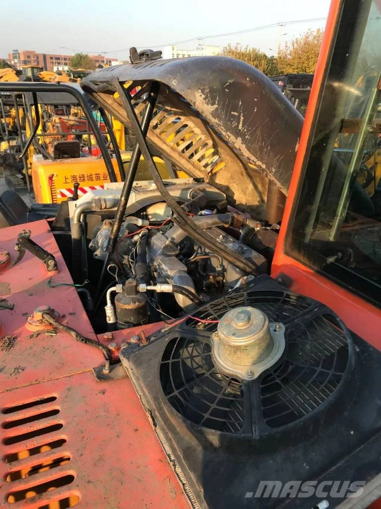 Hitachi ZX 80 Midi bagri 7t – 12t