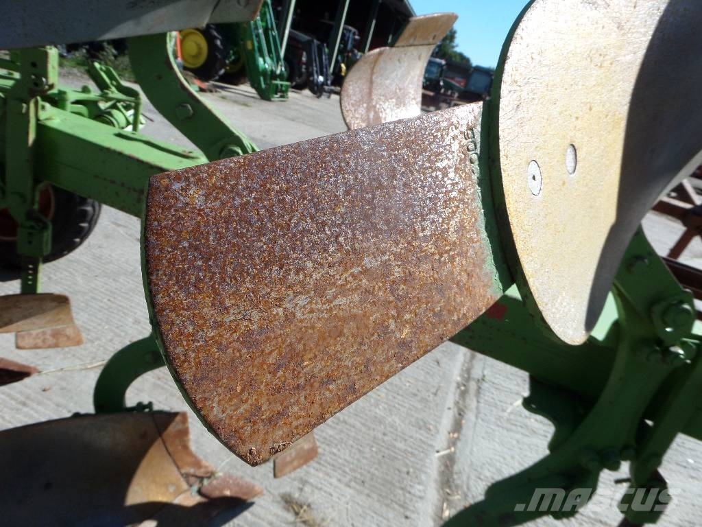 Dowdeswell 7 furrow reversible plough Vendeploger