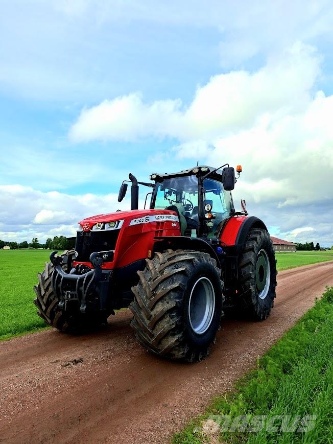 Massey Ferguson 8740S Dyna-VT Stage5 Traktoren