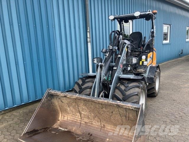 GiANT G2700 HD Plus minilæsser 小型装载机