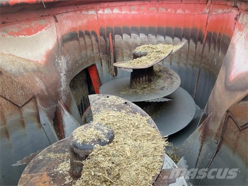 Kuhn Profile 15.2 DS mixervogn Blande- og fôringsmaskiner