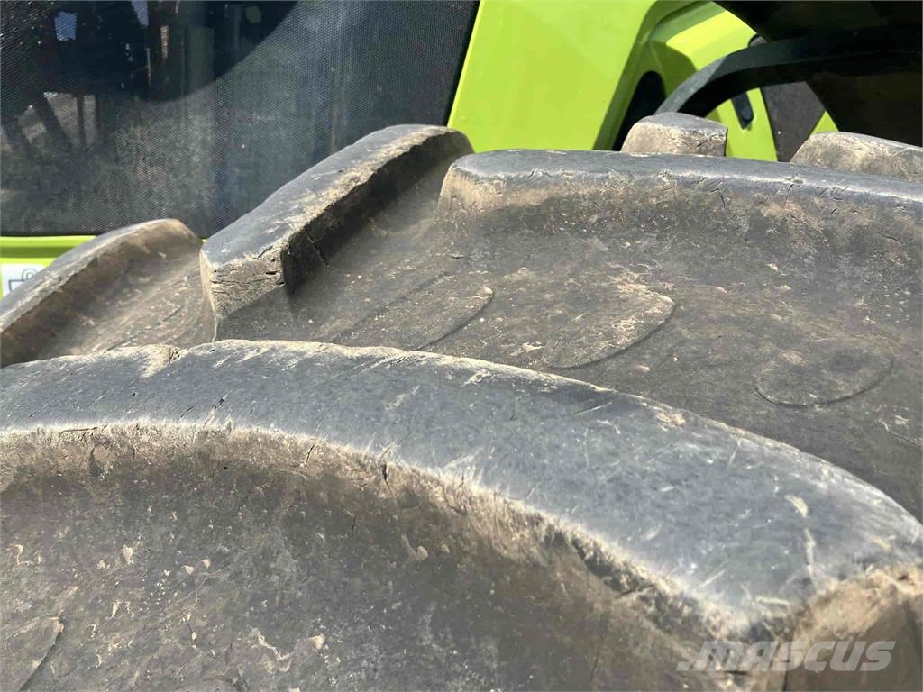 CLAAS Axion 870 Tractors