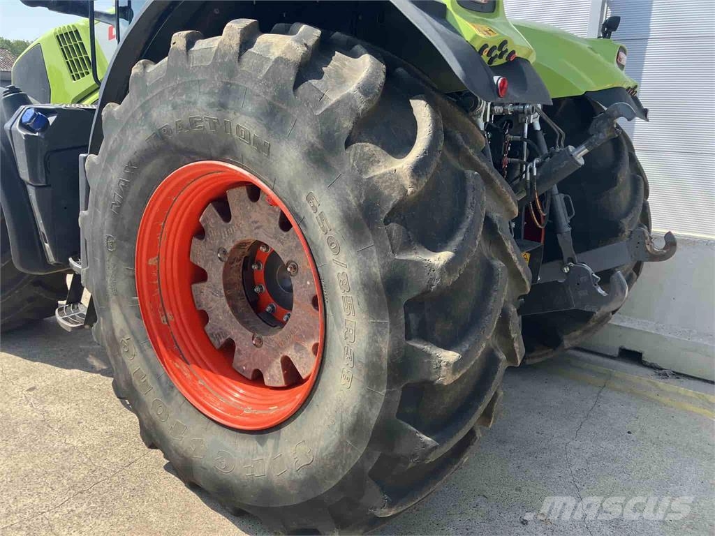 CLAAS Axion 870 Tractors